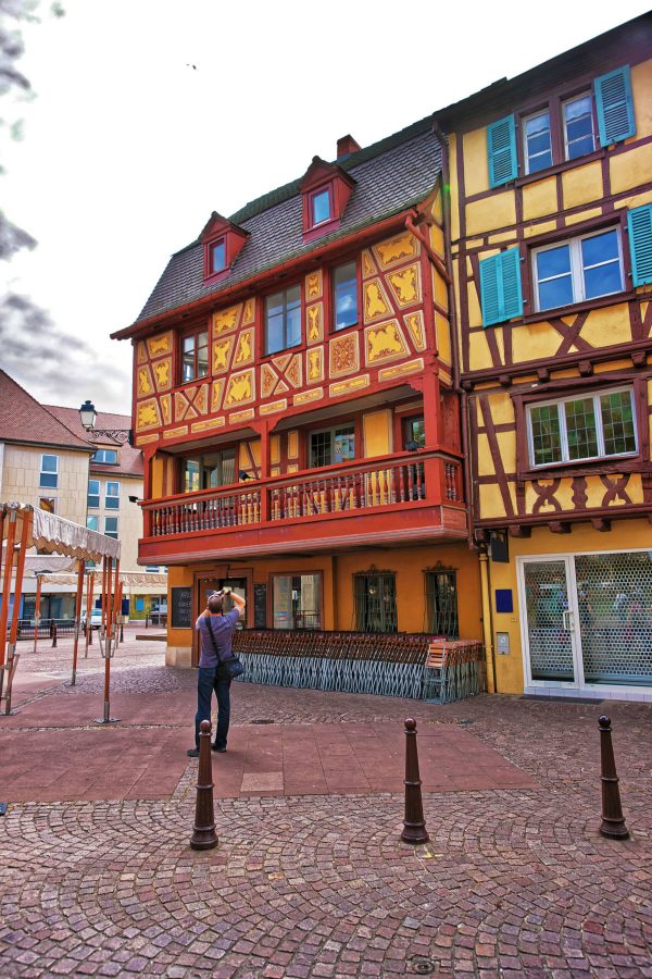 colorful-timber-framing-houses-on-rue-des-tetes-street-in-the-old-city-center-of-colmar-haut-rhin-in-alsace-of-france-people-on-the-background